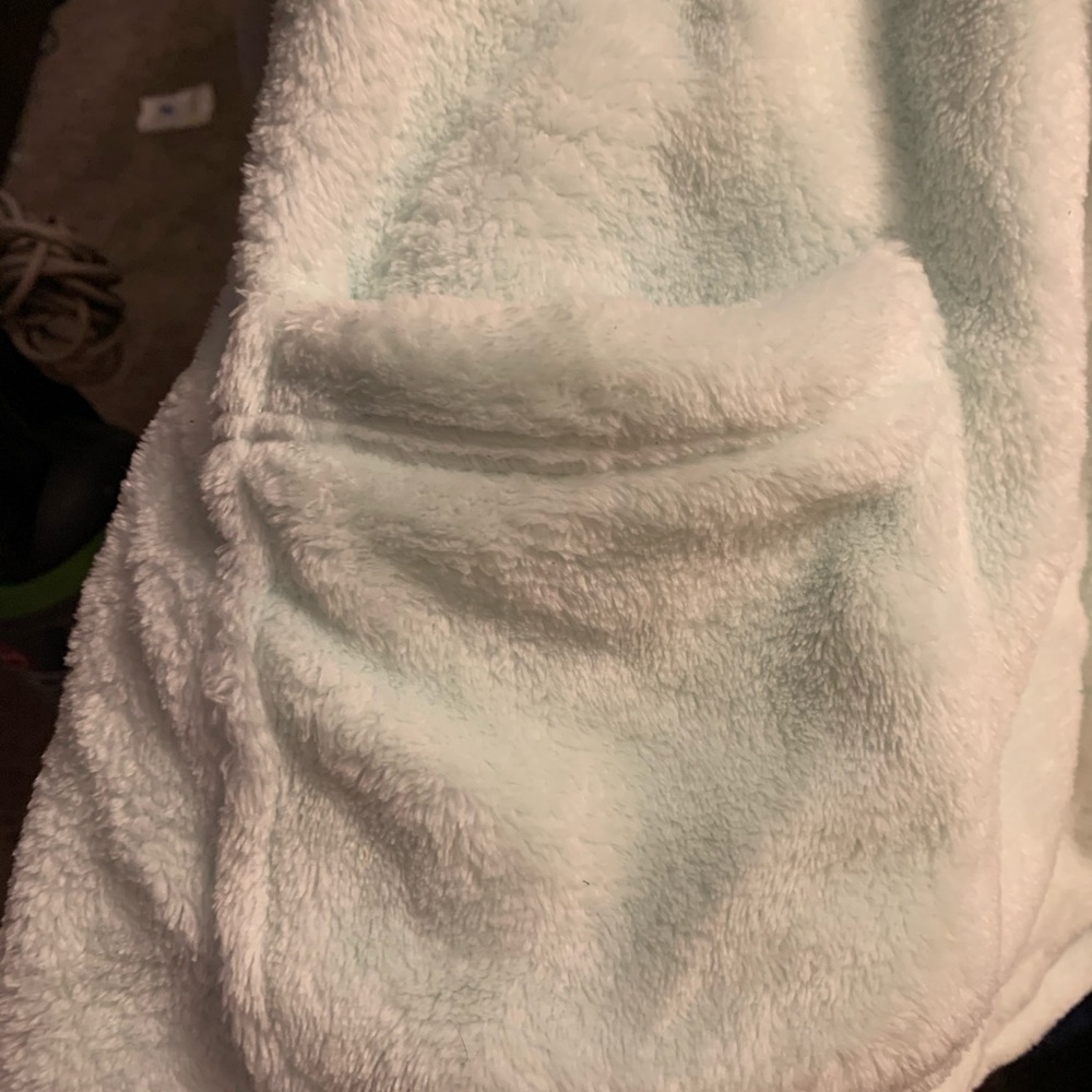 Victoria Secret Plush Robe - Picture 5 of 8